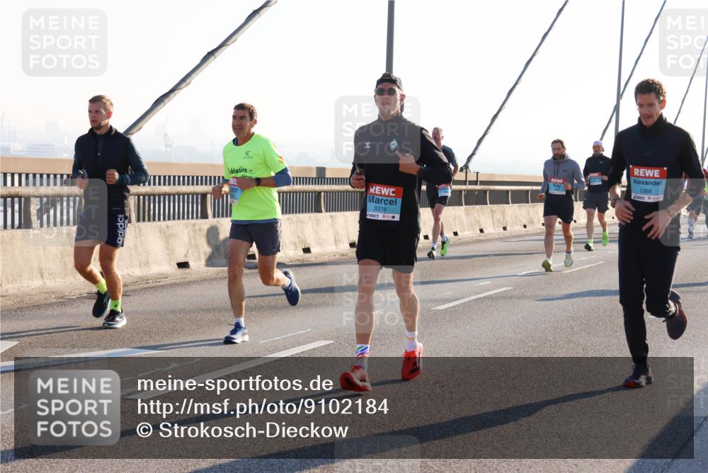03.10.2025 - Köhlbrandbrückenlauf Strokosch-Dieckow http://msf.ph/oto/9102184 03.10.2025 09:23:23 Position 1 3378, 1368 meine-sportfotos.de