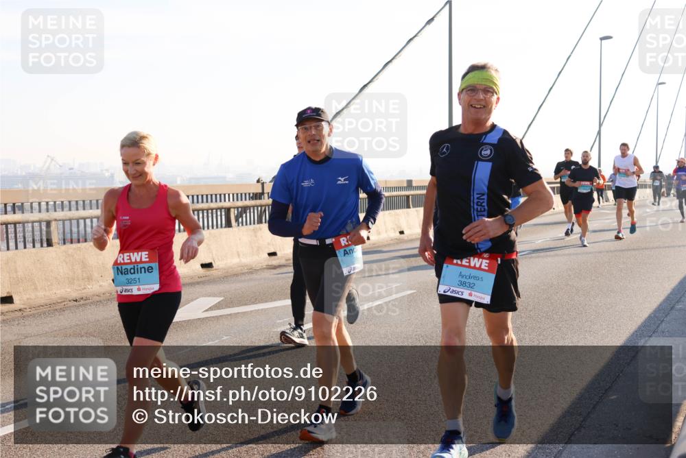 03.10.2025 - Köhlbrandbrückenlauf Strokosch-Dieckow http://msf.ph/oto/9102226 03.10.2025 09:23:33 Position 1 3251, 3832 meine-sportfotos.de