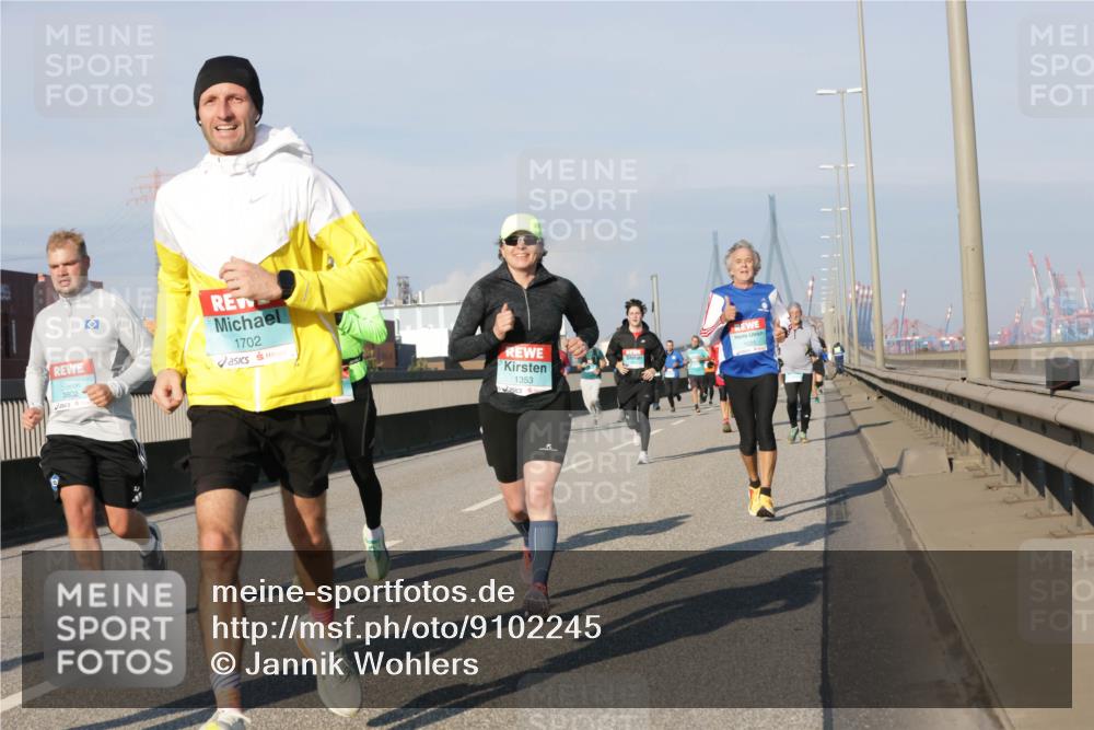 03.10.2025 - Köhlbrandbrückenlauf Jannik Wohlers http://msf.ph/oto/9102245 03.10.2025 09:49:26 Position 3 3802, 1702, 1353 meine-sportfotos.de