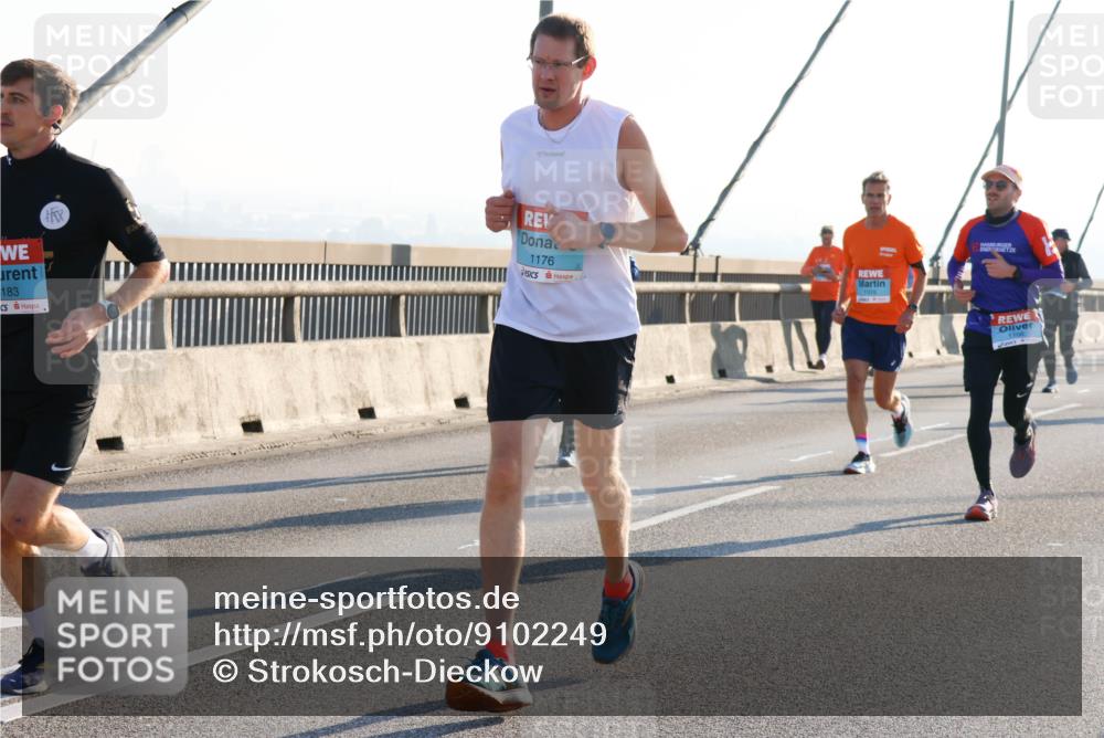 03.10.2025 - Köhlbrandbrückenlauf Strokosch-Dieckow http://msf.ph/oto/9102249 03.10.2025 09:23:37 Position 1 183, 1176 meine-sportfotos.de