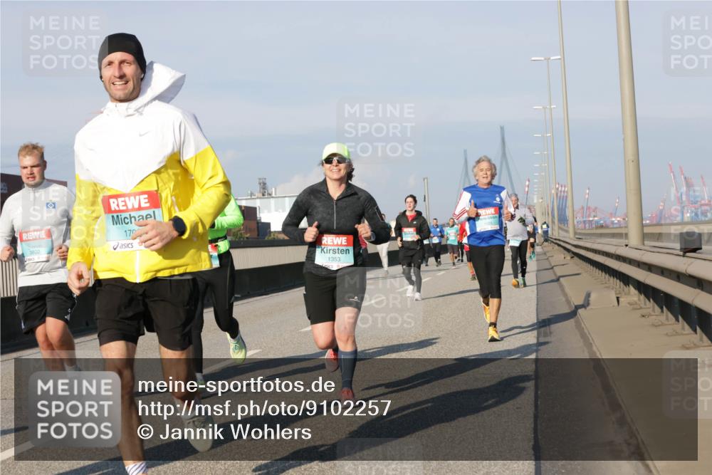 03.10.2025 - Köhlbrandbrückenlauf Jannik Wohlers http://msf.ph/oto/9102257 03.10.2025 09:49:26 Position 3 3802, 170, 1353 meine-sportfotos.de