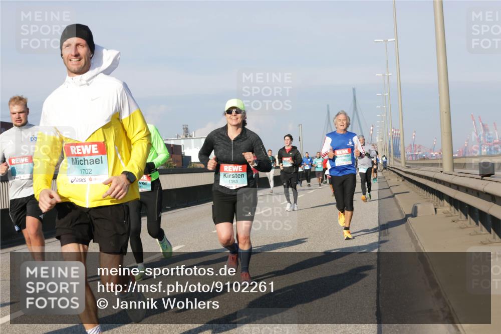 03.10.2025 - Köhlbrandbrückenlauf Jannik Wohlers http://msf.ph/oto/9102261 03.10.2025 09:49:27 Position 3 3802, 1702, 1353 meine-sportfotos.de