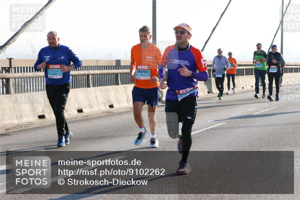 03.10.2025 - Köhlbrandbrückenlauf Strokosch-Dieckow http://msf.ph/oto/9102262 03.10.2025 09:23:39 Position 1 18, 3764, 7, 1315 meine-sportfotos.de