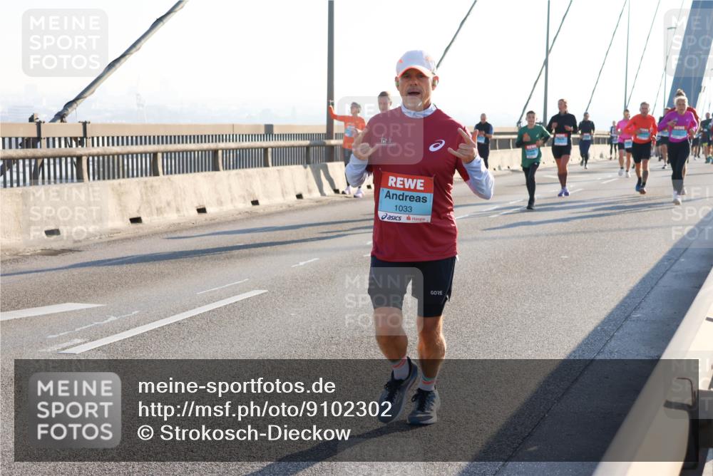 03.10.2025 - Köhlbrandbrückenlauf Strokosch-Dieckow http://msf.ph/oto/9102302 03.10.2025 09:23:47 Position 1 1033 meine-sportfotos.de