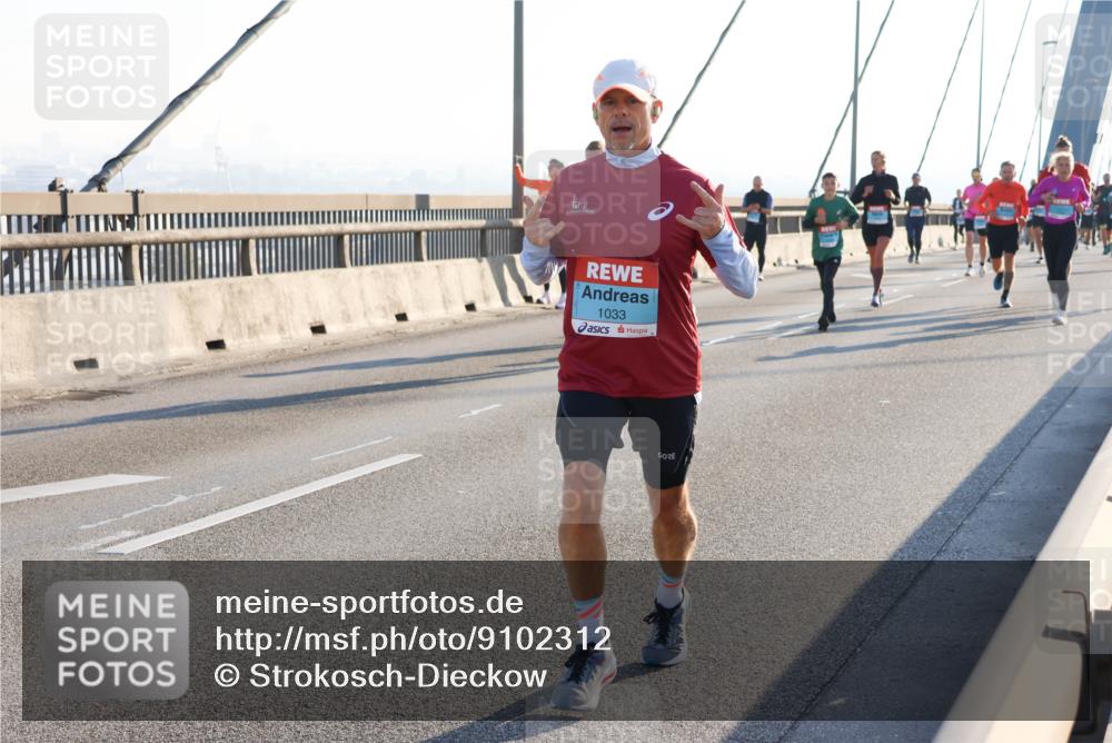 03.10.2025 - Köhlbrandbrückenlauf Strokosch-Dieckow http://msf.ph/oto/9102312 03.10.2025 09:23:47 Position 1 1033 meine-sportfotos.de