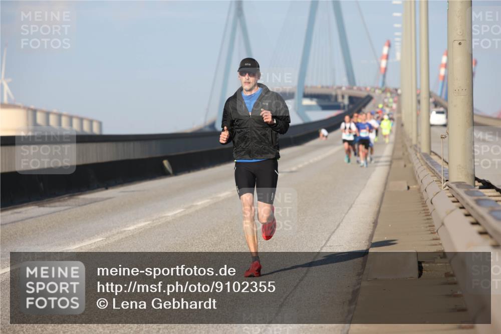 03.10.2025 - Köhlbrandbrückenlauf Lena Gebhardt http://msf.ph/oto/9102355 03.10.2025 09:37:24 Position 2  meine-sportfotos.de