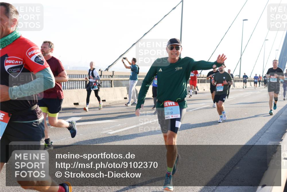 03.10.2025 - Köhlbrandbrückenlauf Strokosch-Dieckow http://msf.ph/oto/9102370 03.10.2025 09:24:01 Position 1 3812 meine-sportfotos.de