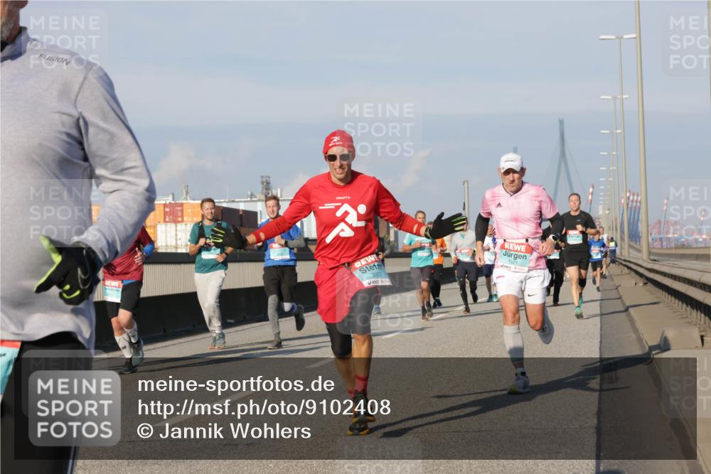 03.10.2025 - Köhlbrandbrückenlauf Jannik Wohlers http://msf.ph/oto/9102408 03.10.2025 09:49:33 Position 3 3353, 1321 meine-sportfotos.de