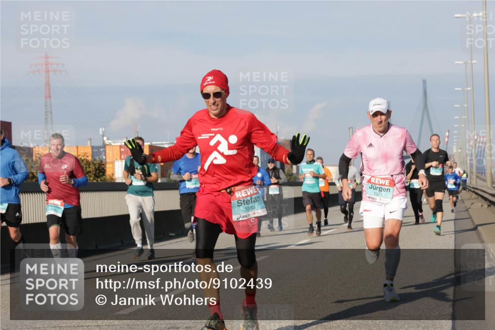 03.10.2025 - Köhlbrandbrückenlauf Jannik Wohlers http://msf.ph/oto/9102439 03.10.2025 09:49:34 Position 3 3353, 1321 meine-sportfotos.de
