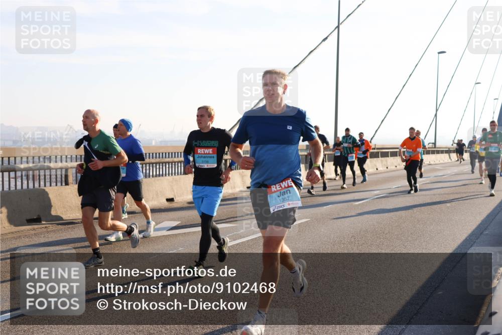 03.10.2025 - Köhlbrandbrückenlauf Strokosch-Dieckow http://msf.ph/oto/9102468 03.10.2025 09:24:13 Position 1 1059, 3156, 1357 meine-sportfotos.de