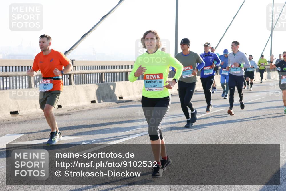 03.10.2025 - Köhlbrandbrückenlauf Strokosch-Dieckow http://msf.ph/oto/9102532 03.10.2025 09:24:34 Position 1 1622, 1312, 1245 meine-sportfotos.de