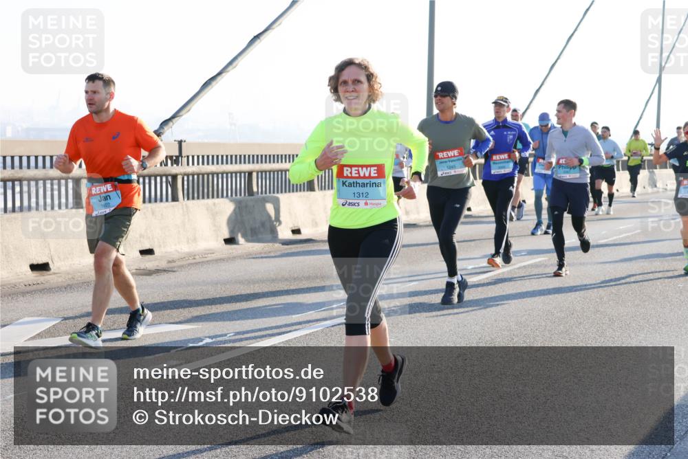 03.10.2025 - Köhlbrandbrückenlauf Strokosch-Dieckow http://msf.ph/oto/9102538 03.10.2025 09:24:34 Position 1 1622, 1312, 1245 meine-sportfotos.de