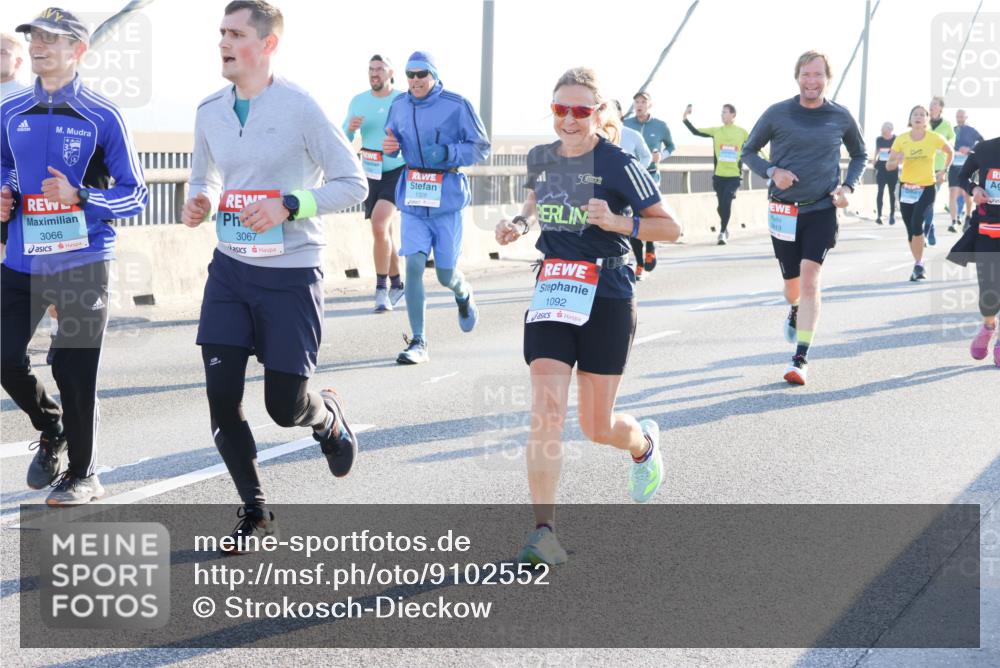 03.10.2025 - Köhlbrandbrückenlauf Strokosch-Dieckow http://msf.ph/oto/9102552 03.10.2025 09:24:36 Position 1 3066, 3067, 1092 meine-sportfotos.de
