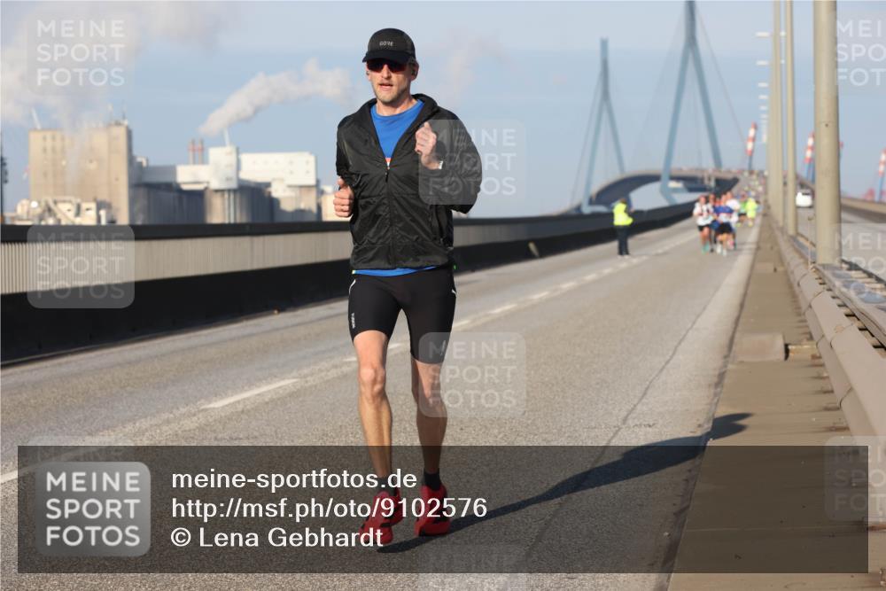 03.10.2025 - Köhlbrandbrückenlauf Lena Gebhardt http://msf.ph/oto/9102576 03.10.2025 09:37:27 Position 2  meine-sportfotos.de