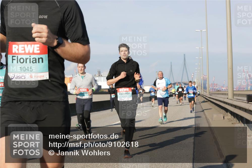 03.10.2025 - Köhlbrandbrückenlauf Jannik Wohlers http://msf.ph/oto/9102618 03.10.2025 09:49:40 Position 3 1045, 1767 meine-sportfotos.de