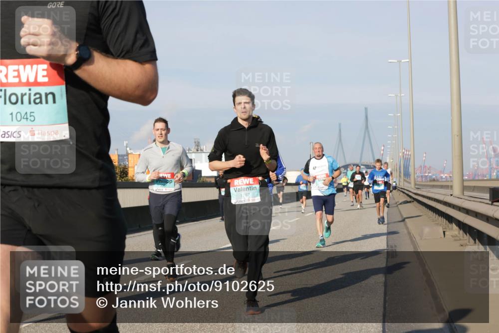 03.10.2025 - Köhlbrandbrückenlauf Jannik Wohlers http://msf.ph/oto/9102625 03.10.2025 09:49:40 Position 3 1045, 1767 meine-sportfotos.de