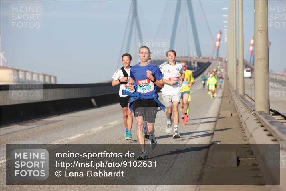 03.10.2025 - Köhlbrandbrückenlauf Lena Gebhardt http://msf.ph/oto/9102631 03.10.2025 09:37:39 Position 2 1032, 7 meine-sportfotos.de