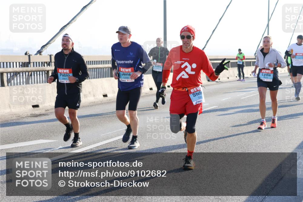 03.10.2025 - Köhlbrandbrückenlauf Strokosch-Dieckow http://msf.ph/oto/9102682 03.10.2025 09:25:01 Position 1 2661, 1250, 335, 3625 meine-sportfotos.de