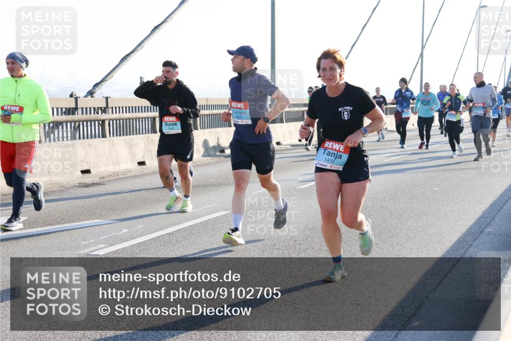 03.10.2025 - Köhlbrandbrückenlauf Strokosch-Dieckow http://msf.ph/oto/9102705 03.10.2025 09:25:12 Position 1 1445, 3820, 1412 meine-sportfotos.de