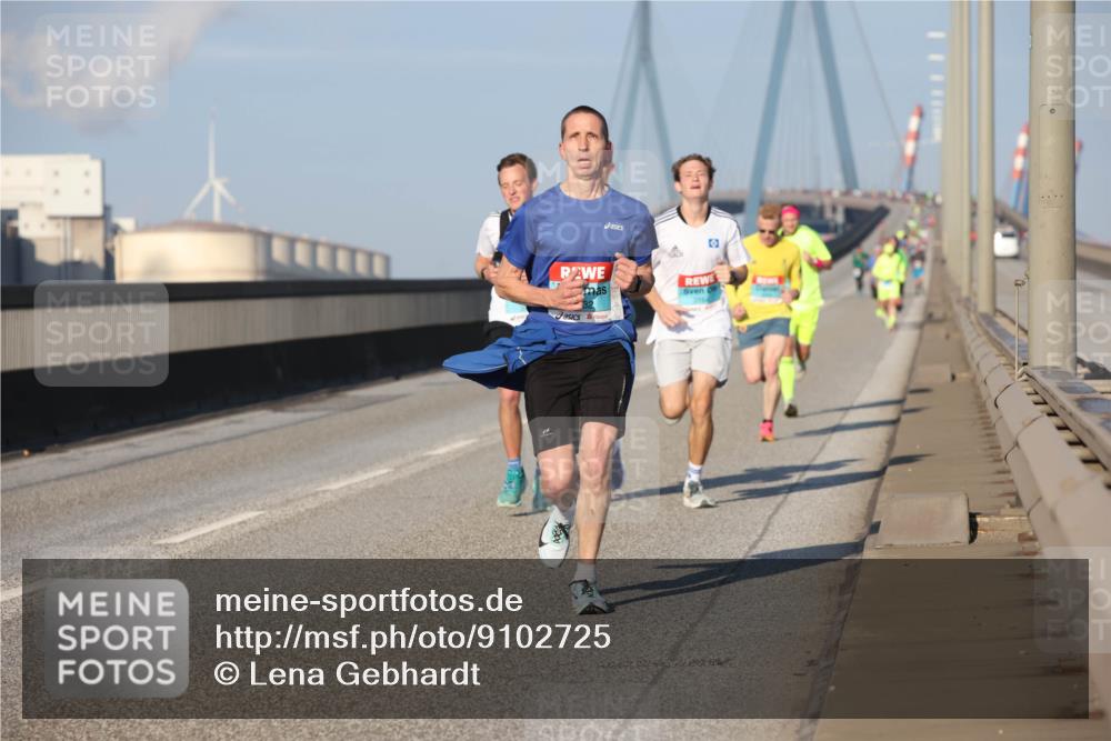 03.10.2025 - Köhlbrandbrückenlauf Lena Gebhardt http://msf.ph/oto/9102725 03.10.2025 09:37:41 Position 2  meine-sportfotos.de