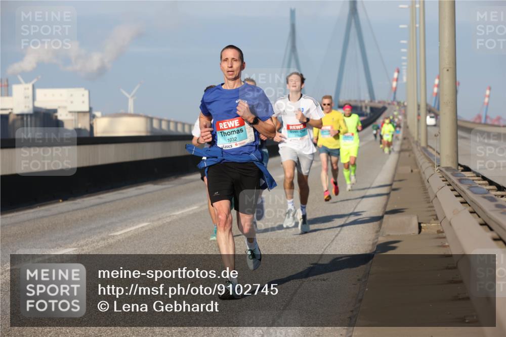 03.10.2025 - Köhlbrandbrückenlauf Lena Gebhardt http://msf.ph/oto/9102745 03.10.2025 09:37:42 Position 2 1032 meine-sportfotos.de