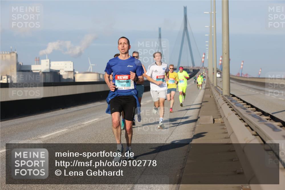 03.10.2025 - Köhlbrandbrückenlauf Lena Gebhardt http://msf.ph/oto/9102778 03.10.2025 09:37:42 Position 2 1032 meine-sportfotos.de