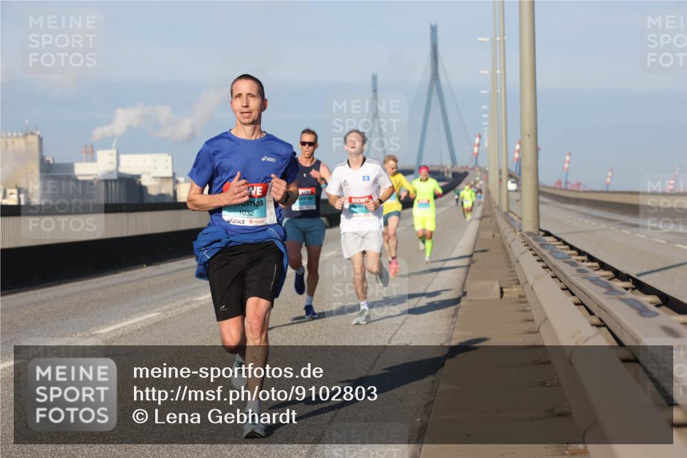 03.10.2025 - Köhlbrandbrückenlauf Lena Gebhardt http://msf.ph/oto/9102803 03.10.2025 09:37:43 Position 2 1032 meine-sportfotos.de