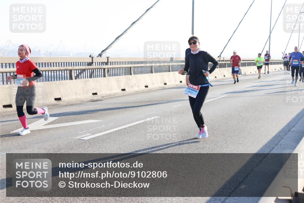 03.10.2025 - Köhlbrandbrückenlauf Strokosch-Dieckow http://msf.ph/oto/9102806 03.10.2025 09:25:46 Position 1 2814 meine-sportfotos.de