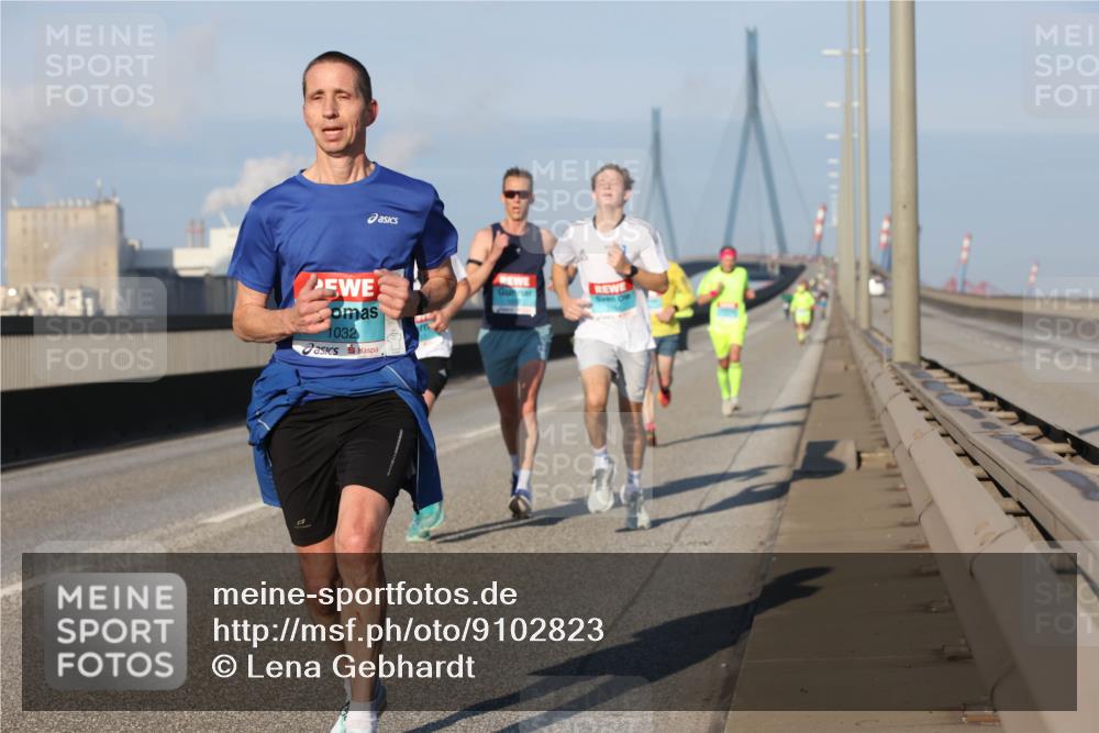 03.10.2025 - Köhlbrandbrückenlauf Lena Gebhardt http://msf.ph/oto/9102823 03.10.2025 09:37:43 Position 2 1032 meine-sportfotos.de
