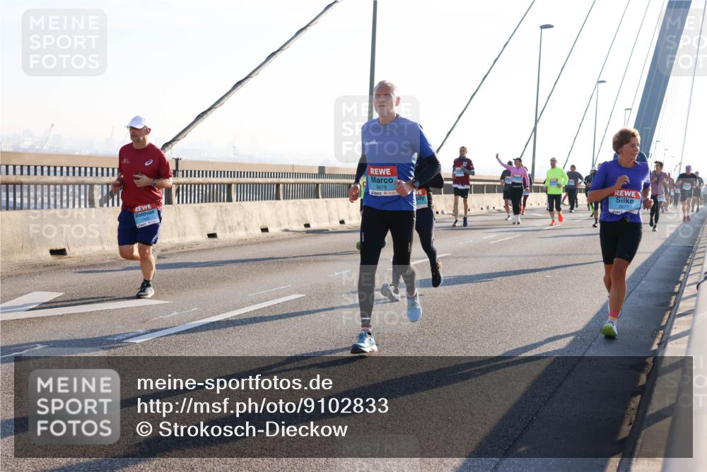 03.10.2025 - Köhlbrandbrückenlauf Strokosch-Dieckow http://msf.ph/oto/9102833 03.10.2025 09:25:50 Position 1 3679, 2677 meine-sportfotos.de