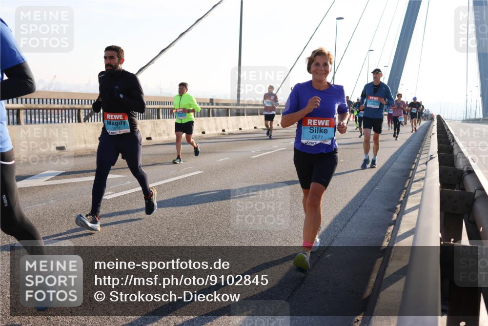 03.10.2025 - Köhlbrandbrückenlauf Strokosch-Dieckow http://msf.ph/oto/9102845 03.10.2025 09:25:52 Position 1 1931, 2677 meine-sportfotos.de