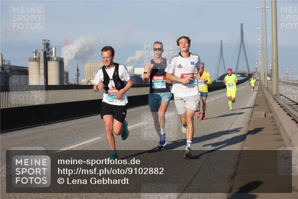 03.10.2025 - Köhlbrandbrückenlauf Lena Gebhardt http://msf.ph/oto/9102882 03.10.2025 09:37:45 Position 2 315, 1017 meine-sportfotos.de