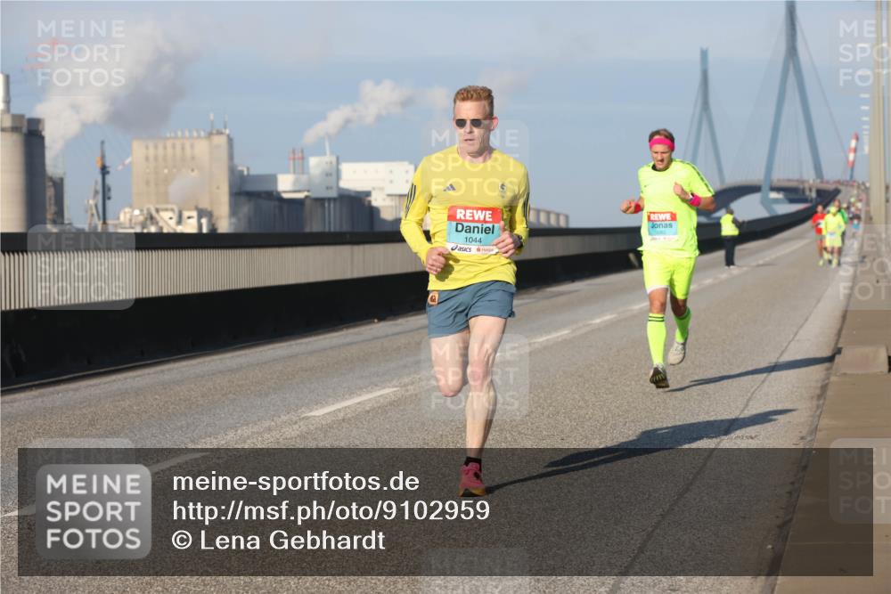 03.10.2025 - Köhlbrandbrückenlauf Lena Gebhardt http://msf.ph/oto/9102959 03.10.2025 09:37:46 Position 2 1044 meine-sportfotos.de
