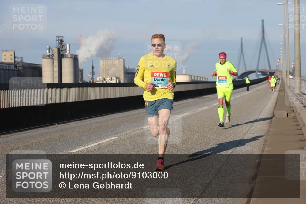 03.10.2025 - Köhlbrandbrückenlauf Lena Gebhardt http://msf.ph/oto/9103000 03.10.2025 09:37:47 Position 2 1044 meine-sportfotos.de