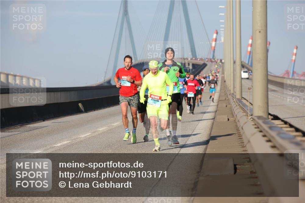 03.10.2025 - Köhlbrandbrückenlauf Lena Gebhardt http://msf.ph/oto/9103171 03.10.2025 09:37:57 Position 2  meine-sportfotos.de