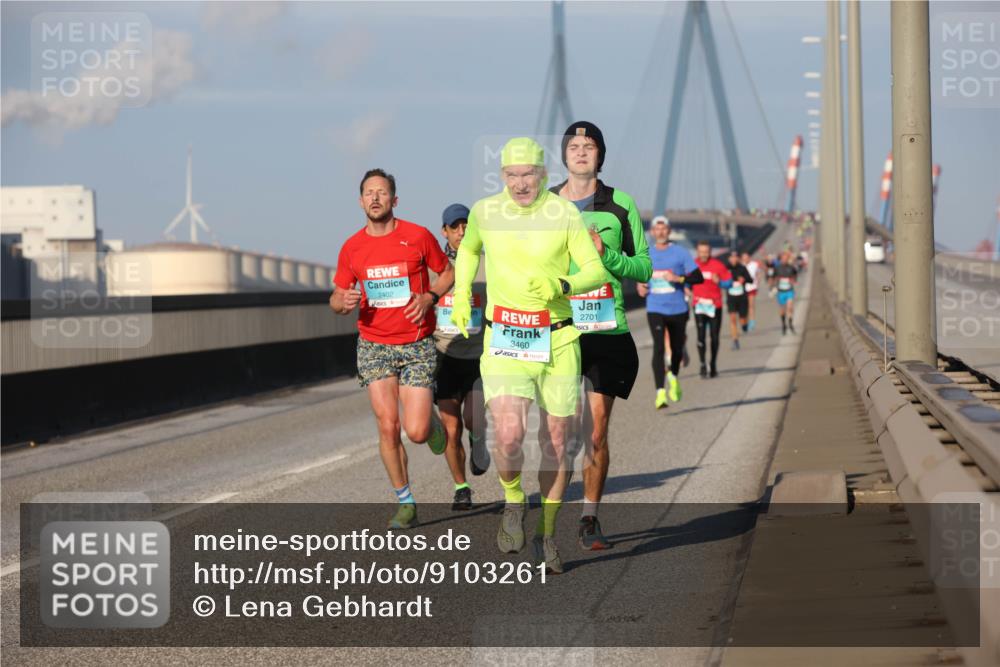 03.10.2025 - Köhlbrandbrückenlauf Lena Gebhardt http://msf.ph/oto/9103261 03.10.2025 09:38:00 Position 2 3460, 2701, 2402, 77 meine-sportfotos.de