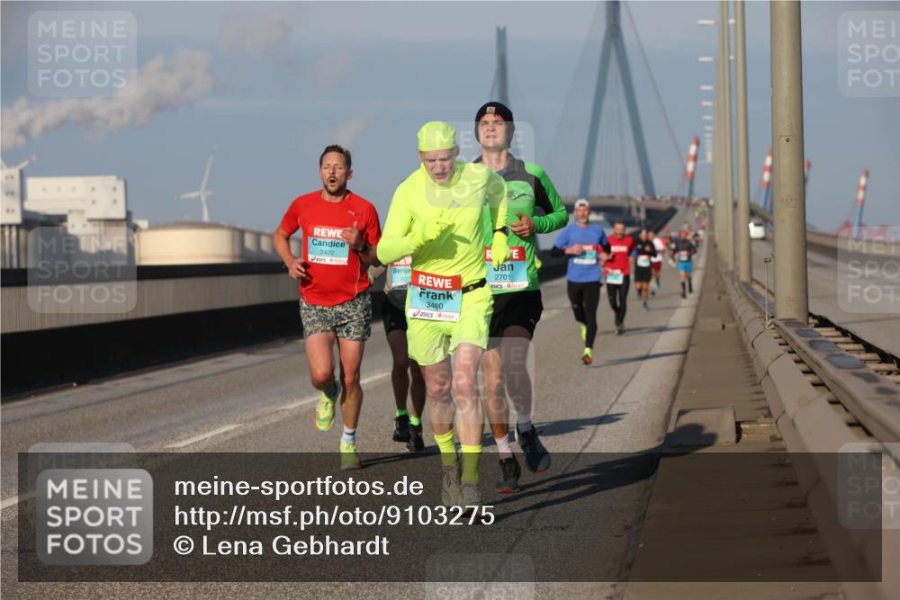 03.10.2025 - Köhlbrandbrückenlauf Lena Gebhardt http://msf.ph/oto/9103275 03.10.2025 09:38:01 Position 2 2402, 3460, 2701 meine-sportfotos.de