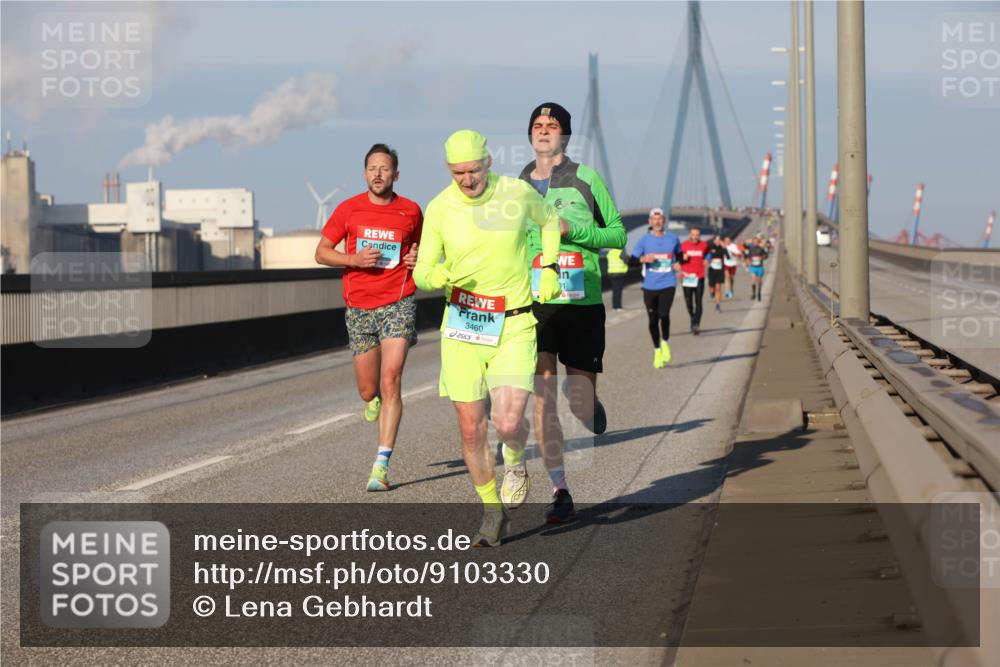 03.10.2025 - Köhlbrandbrückenlauf Lena Gebhardt http://msf.ph/oto/9103330 03.10.2025 09:38:01 Position 2 3460 meine-sportfotos.de
