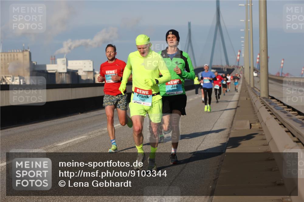03.10.2025 - Köhlbrandbrückenlauf Lena Gebhardt http://msf.ph/oto/9103344 03.10.2025 09:38:02 Position 2 3460, 2701 meine-sportfotos.de