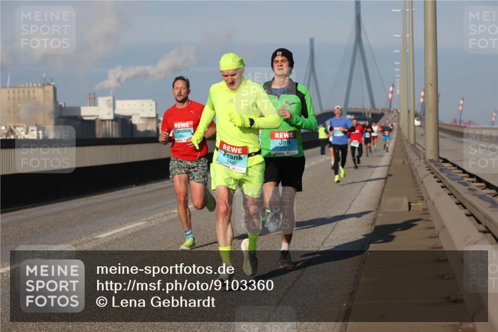 03.10.2025 - Köhlbrandbrückenlauf Lena Gebhardt http://msf.ph/oto/9103360 03.10.2025 09:38:02 Position 2 2402, 3460, 2701 meine-sportfotos.de
