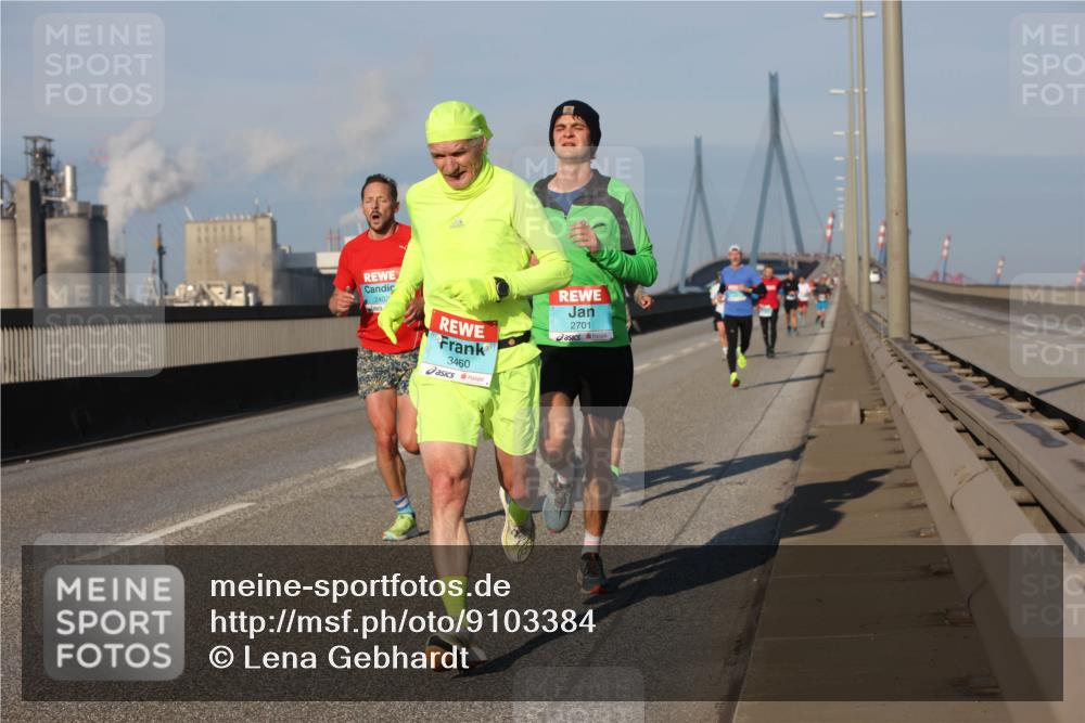03.10.2025 - Köhlbrandbrückenlauf Lena Gebhardt http://msf.ph/oto/9103384 03.10.2025 09:38:03 Position 2 2402, 3460, 2701 meine-sportfotos.de