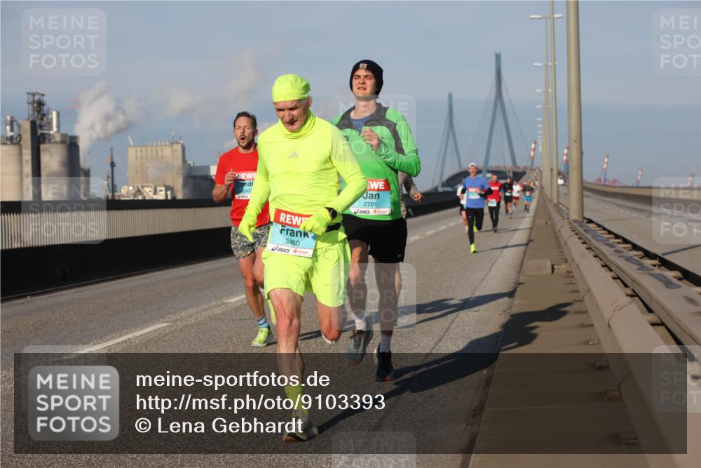 03.10.2025 - Köhlbrandbrückenlauf Lena Gebhardt http://msf.ph/oto/9103393 03.10.2025 09:38:03 Position 2 2402, 3460, 2701 meine-sportfotos.de