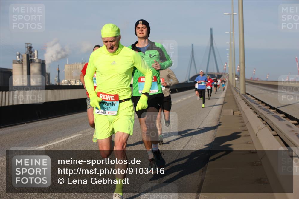03.10.2025 - Köhlbrandbrückenlauf Lena Gebhardt http://msf.ph/oto/9103416 03.10.2025 09:38:03 Position 2 8460 meine-sportfotos.de