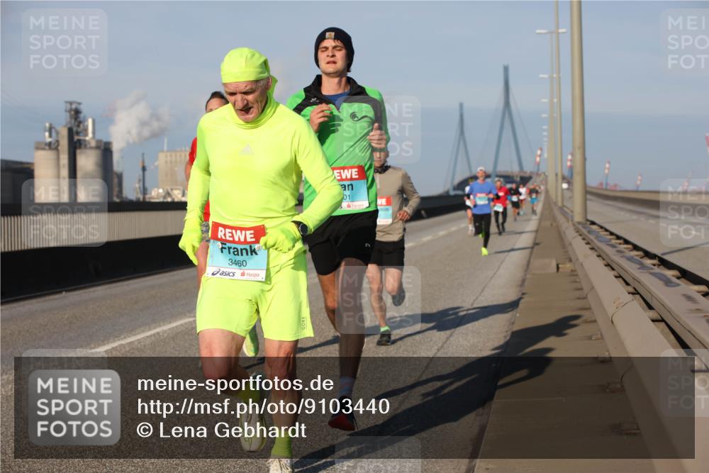 03.10.2025 - Köhlbrandbrückenlauf Lena Gebhardt http://msf.ph/oto/9103440 03.10.2025 09:38:03 Position 2 3460, 01 meine-sportfotos.de