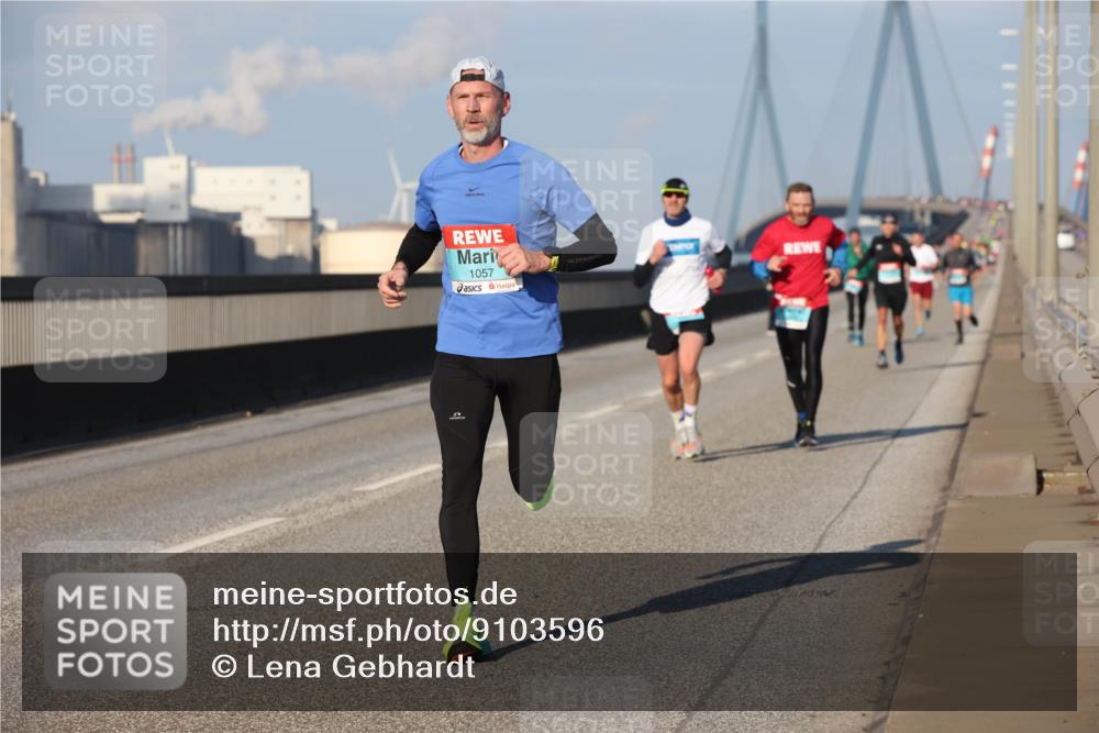 03.10.2025 - Köhlbrandbrückenlauf Lena Gebhardt http://msf.ph/oto/9103596 03.10.2025 09:38:07 Position 2 1057 meine-sportfotos.de