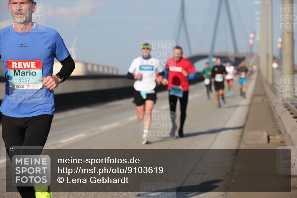 03.10.2025 - Köhlbrandbrückenlauf Lena Gebhardt http://msf.ph/oto/9103619 03.10.2025 09:38:08 Position 2 1057 meine-sportfotos.de