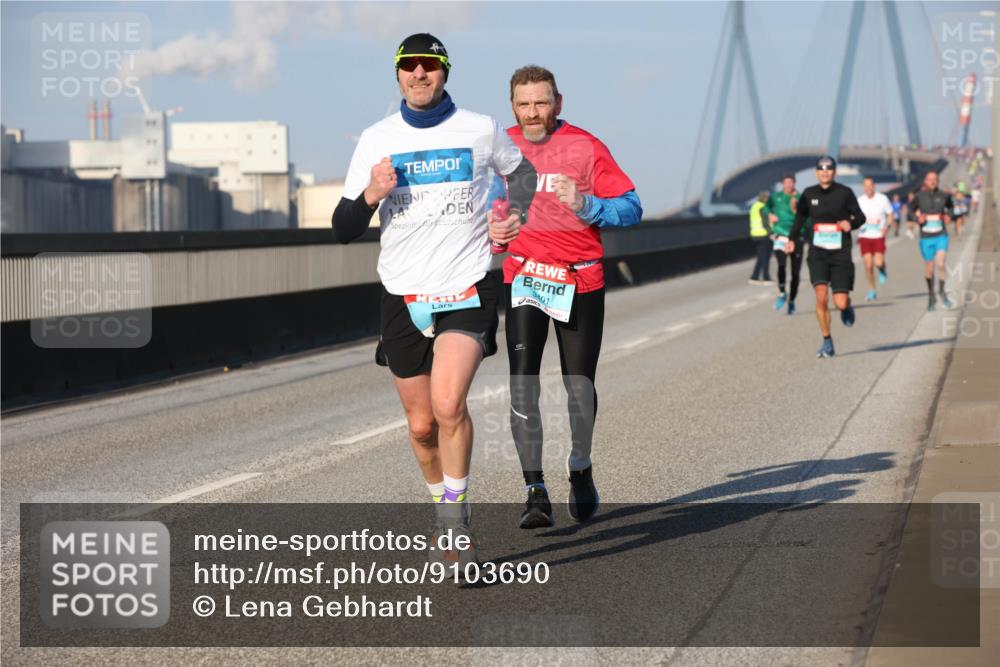 03.10.2025 - Köhlbrandbrückenlauf Lena Gebhardt http://msf.ph/oto/9103690 03.10.2025 09:38:10 Position 2  meine-sportfotos.de