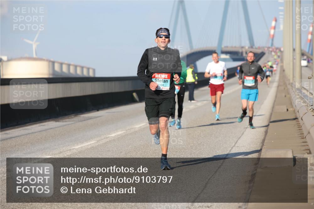 03.10.2025 - Köhlbrandbrückenlauf Lena Gebhardt http://msf.ph/oto/9103797 03.10.2025 09:38:14 Position 2 034 meine-sportfotos.de