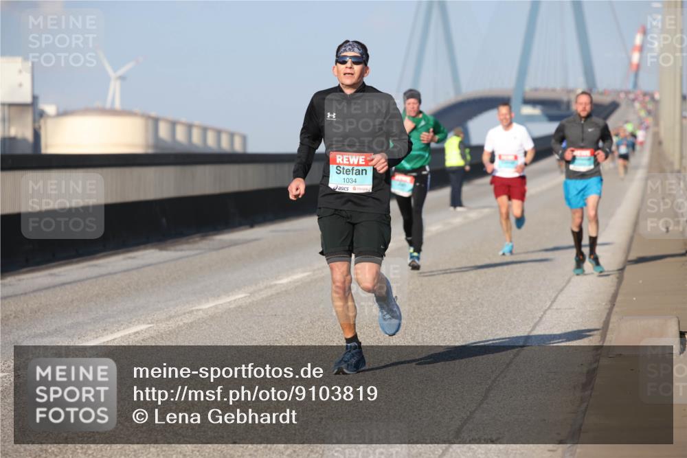 03.10.2025 - Köhlbrandbrückenlauf Lena Gebhardt http://msf.ph/oto/9103819 03.10.2025 09:38:14 Position 2 1034 meine-sportfotos.de