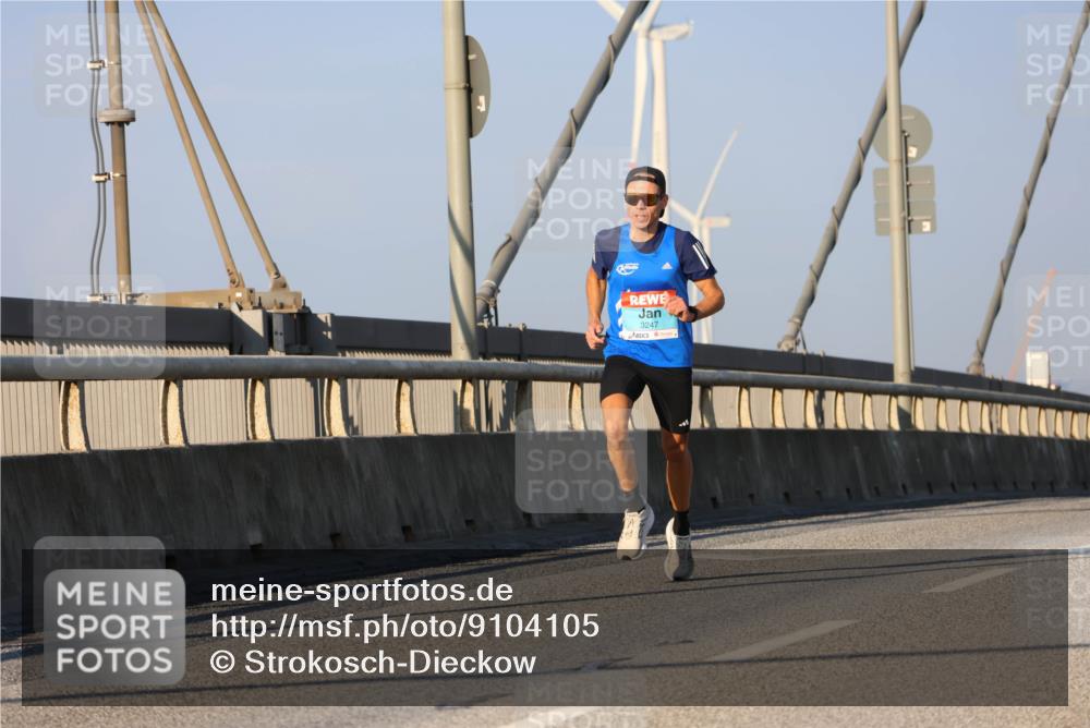 03.10.2025 - Köhlbrandbrückenlauf Strokosch-Dieckow http://msf.ph/oto/9104105 03.10.2025 09:28:26 Position 2 3247 meine-sportfotos.de